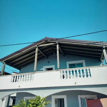 Vesna - With Pool 公寓